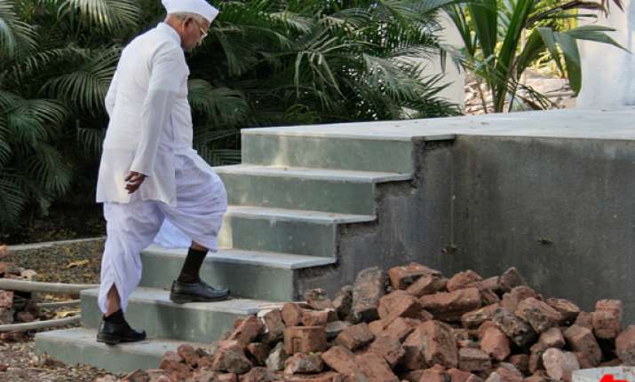 hazare suffering from infection to go ahead with fast