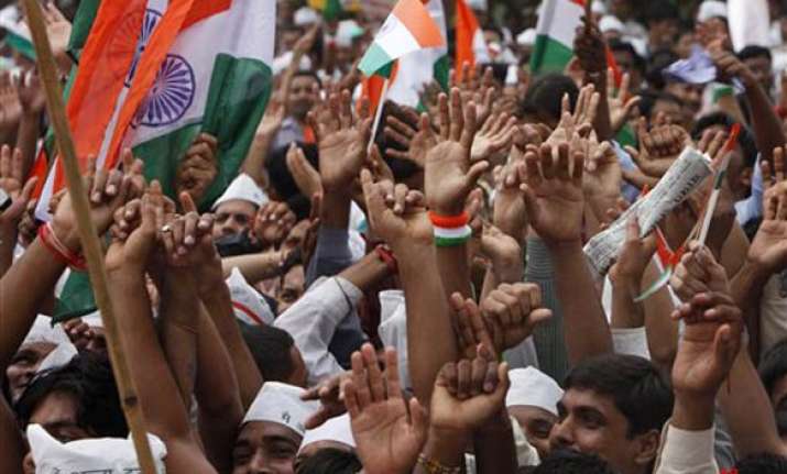 hazare supporters demonstrate outside kalmadi s house