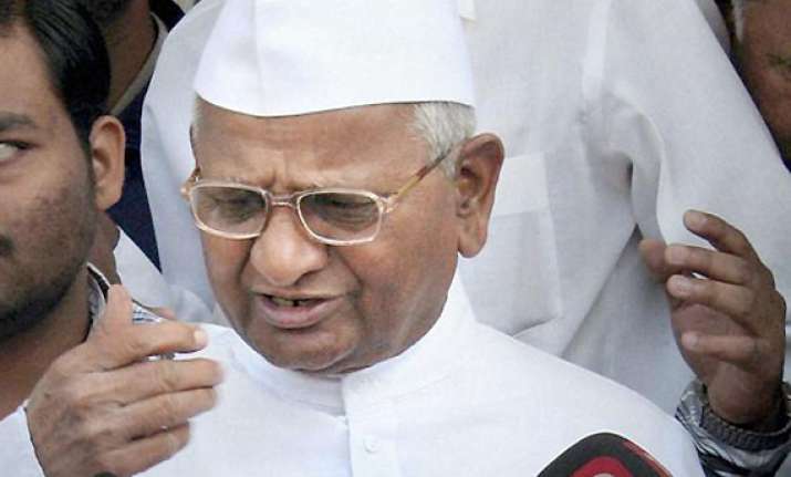 hazare to stage dharna outside homes of sonia rahul