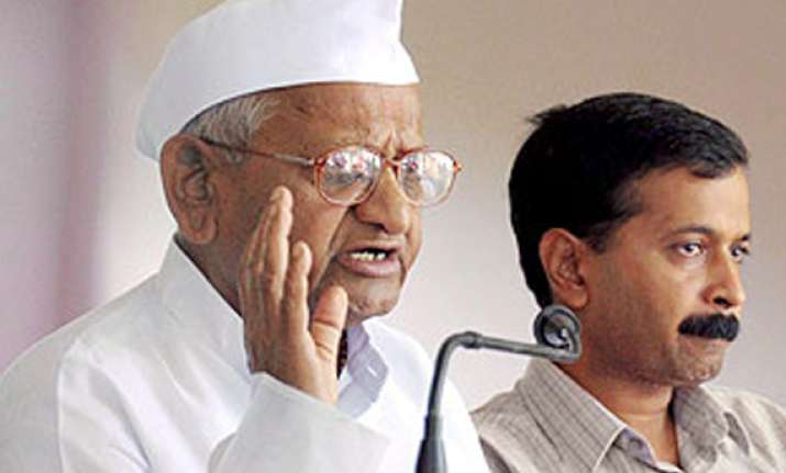hazare denies rift in team anna