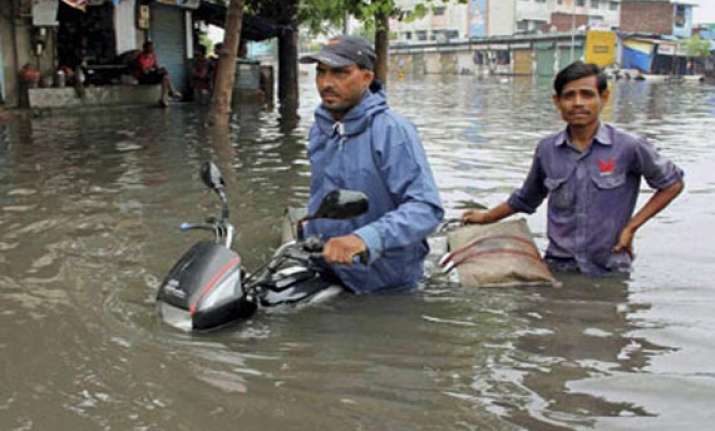 heavy rains in gujarat 4 000 evacuated in bharuch
