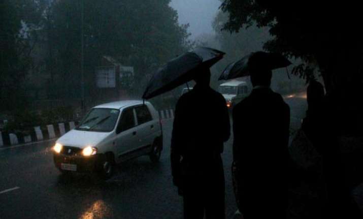 heavy rains lash delhi