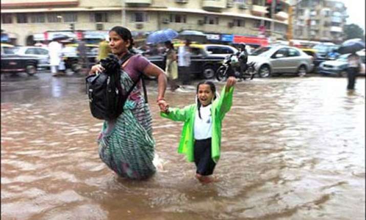 heavy rains lash mumbai thane 4 dead