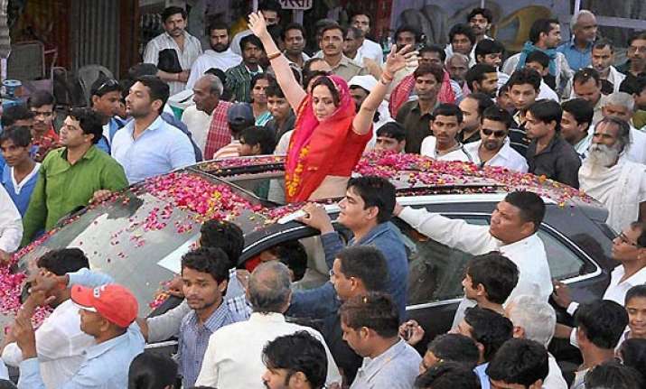 hema malini concealed her educational qualification