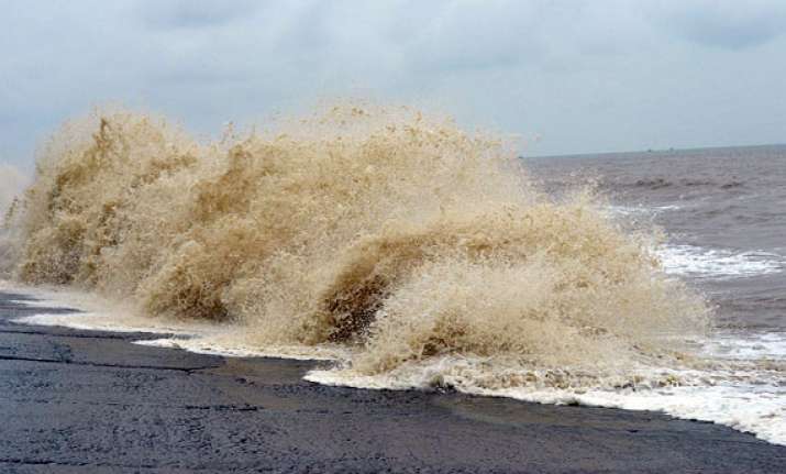 high tide in digha lakhs evacuated from bengal s coastal