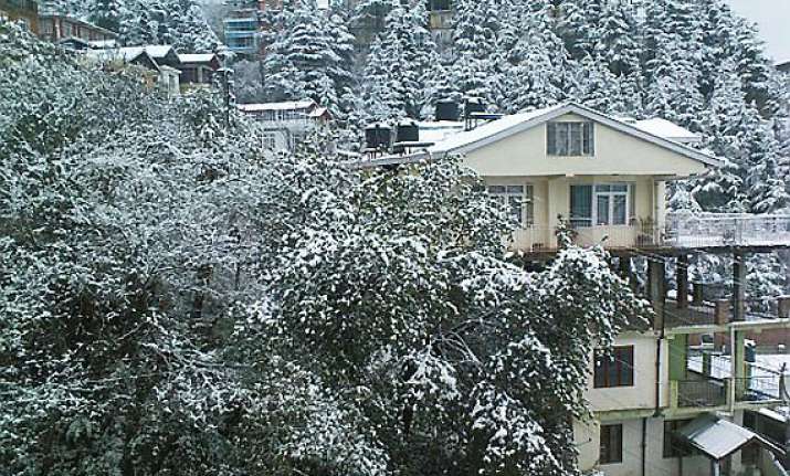 hills near shimla manali get season s first snow