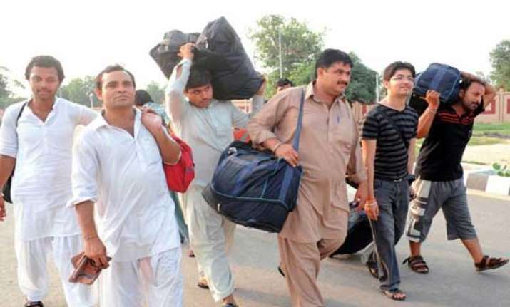 5 000 hindus from pakistan migrating annually to india