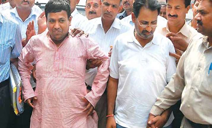 hindustani took 2 bjp mps to amar singh s house claims