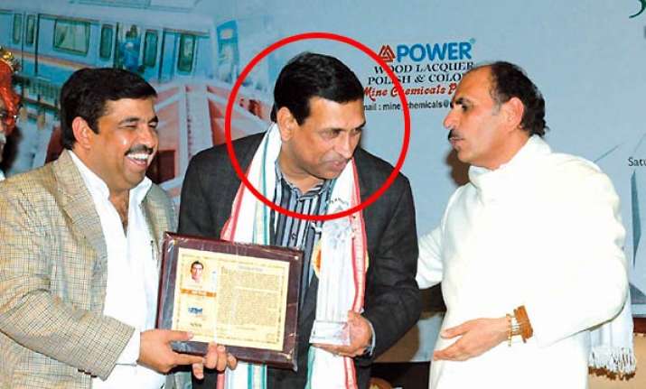 home ministry seeks report on delhi pwd minister