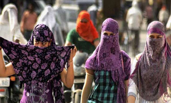hot humid weather persists in delhi