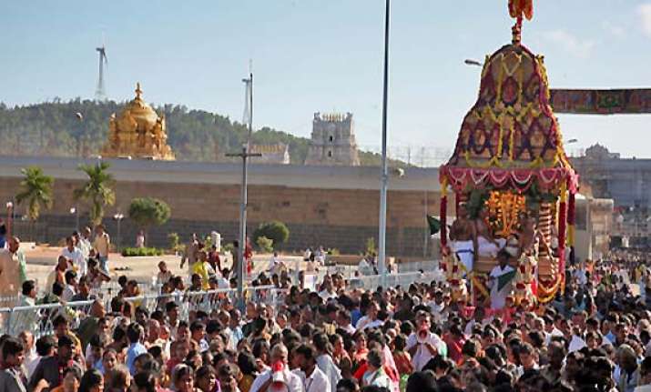 huge crowd on vaikunta ekadasi at tirupati
