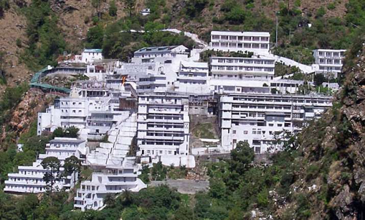 huge rush at vaishodevi nearly 41 lakh devotees offer