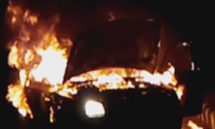 hyundai accent car catches fire in delhi
