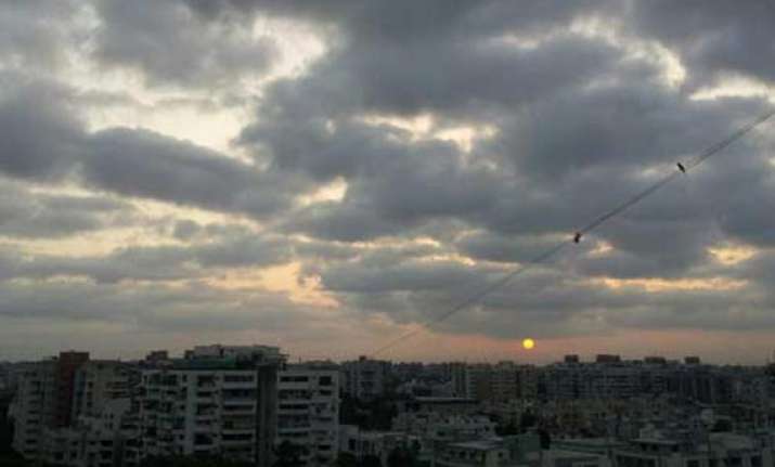 imd predicts dry hot week in north rains likely in northeast