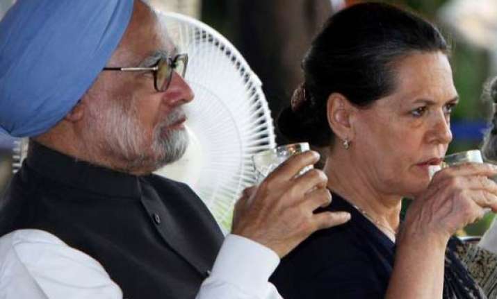 i am not helpless says manmohan