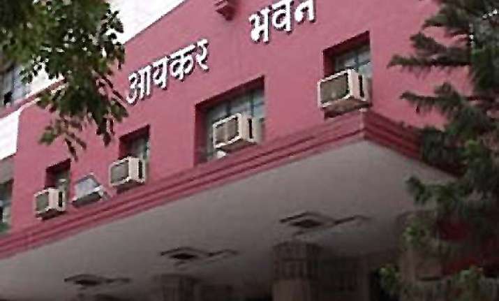income tax commissioner held for accepting rs 2 lakh bribe