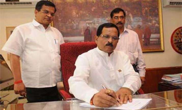 india to introduce e visa tourism minister