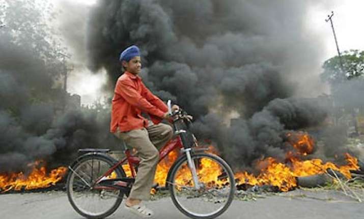 militants ask sikhs in valley to embrace islam or leave