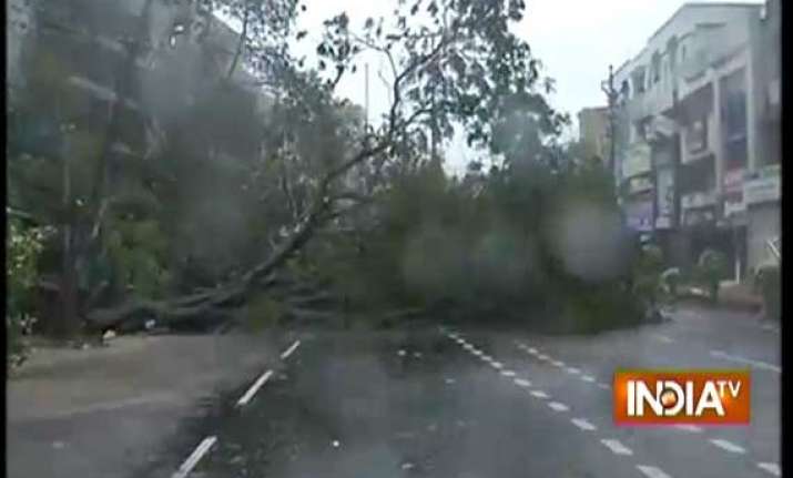 hudhud loses intensity imd