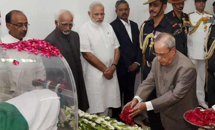 president leads nation in paying tributes to former