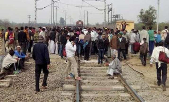 over 1000 trains hit by jat stir in north india