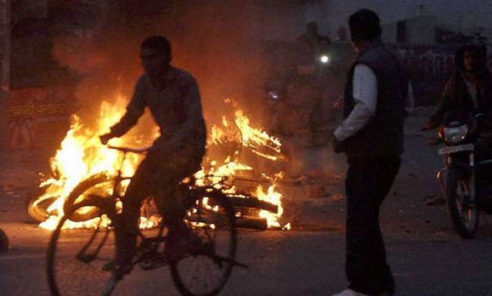 curfew imposed army called in as jat protesters go on