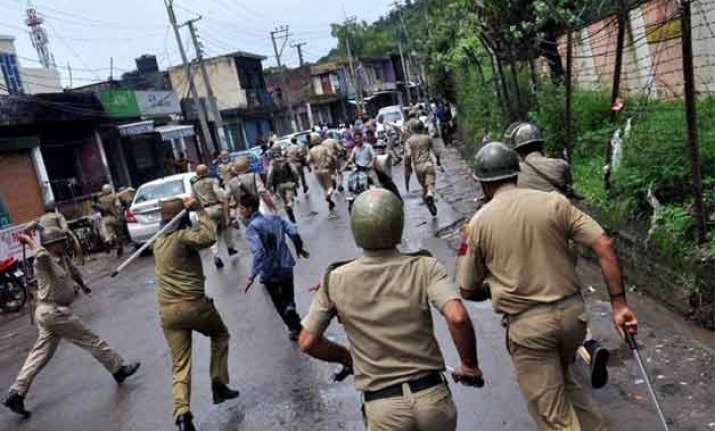 jammu and kashmir vhp allegedly burns isis flags curfew