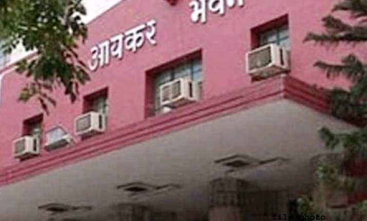 it dept to prosecute about 300 bank account holders abroad