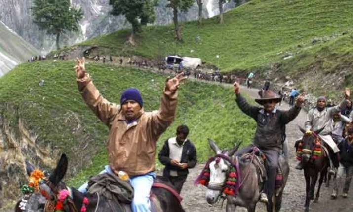 fresh batch of 1 720 pilgrims leave for amarnath