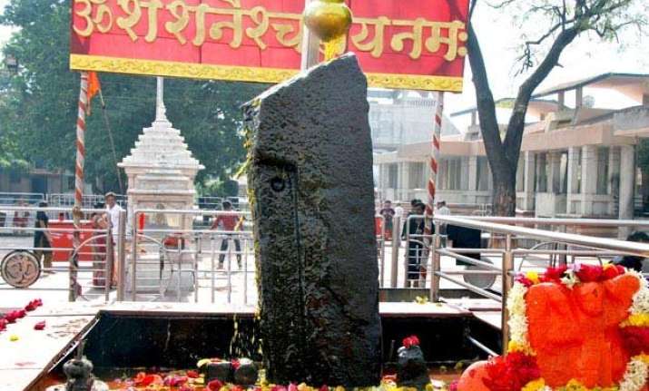 over 1 000 women plan to storm shani shingnapur temple in