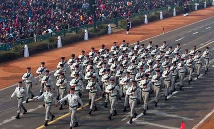 r day parade french soldiers create history by marching