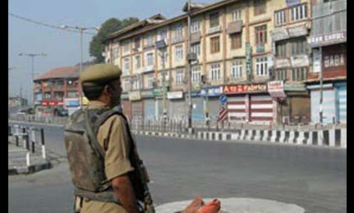 curfew clamped in srinagar