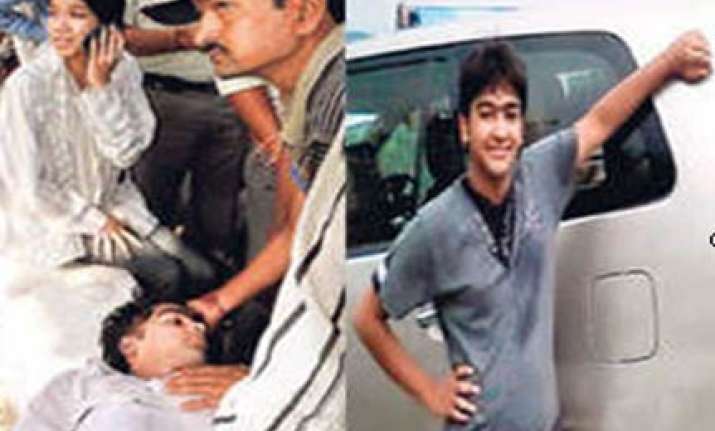 injured medical student succumbs after lying on road for 40