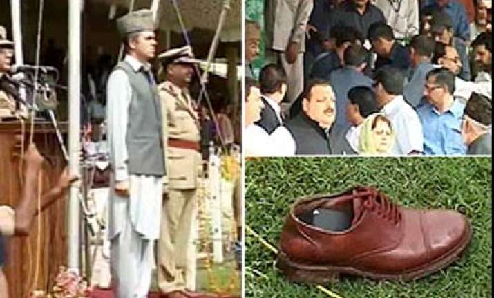 shoe hurled towards omar s dais