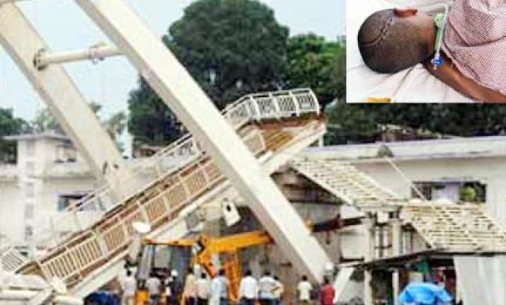 delhi govt leaves foot overbridge collapse victim to die