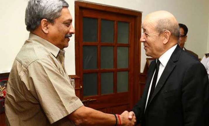 rafale deal french defence minister to meet manohar