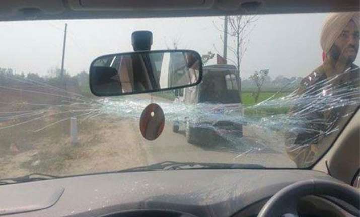 delhi cm arvind kejriwal says his car attacked in ludhiana