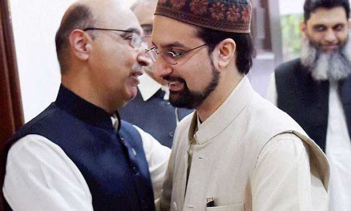 mirwaiz conveys concern to pak envoy over non inclusion of
