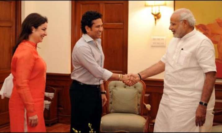 sachin tendulkar meets pm narendra modi discusses swachh