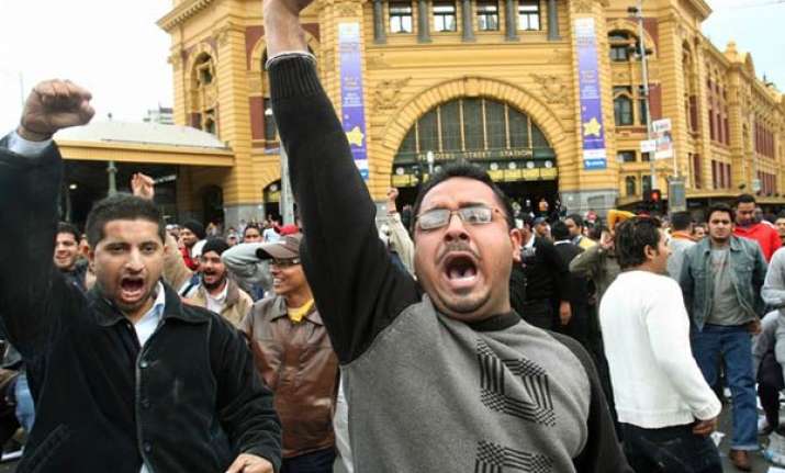 aussie policemen sacked 15 face action for sending racist e
