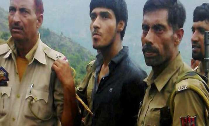 india to give pakistan evidence on pakistani terrorists