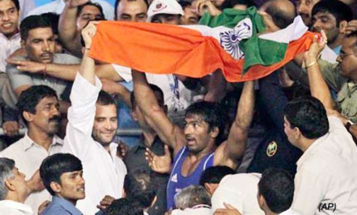 chaos after yogeshwar s gold as rahul s security breached