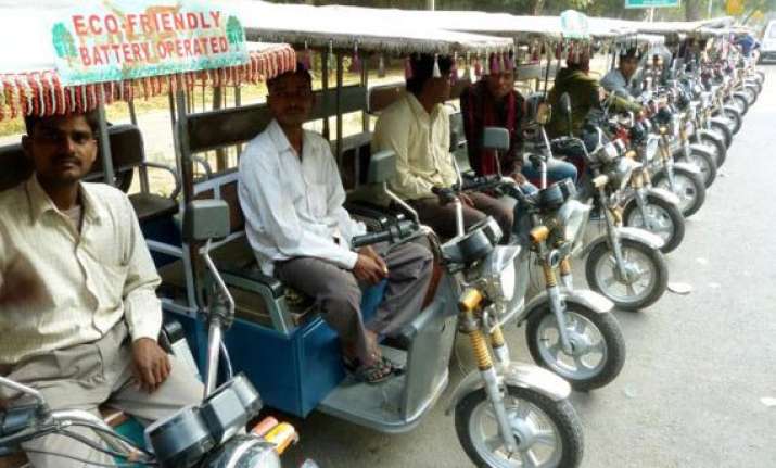 hc issues show cause notice to traffic police delhi govt on