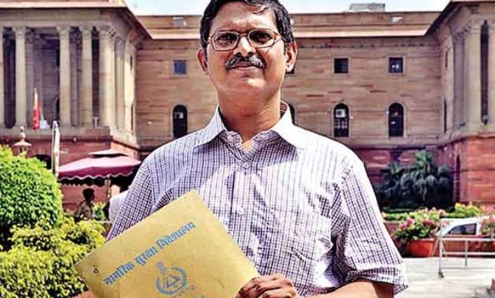 amitabh thakur submits cd containing threat call by mulayam