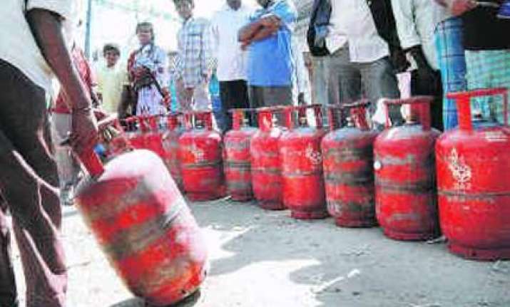 lpg price hike reduced in delhi