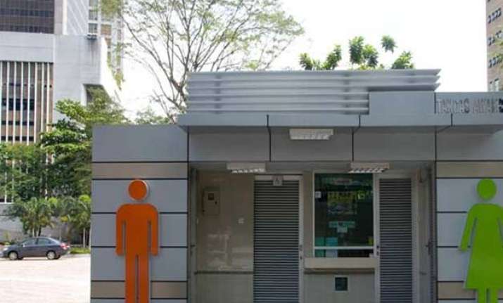 pvt companies to build toilets in new delhi through csr