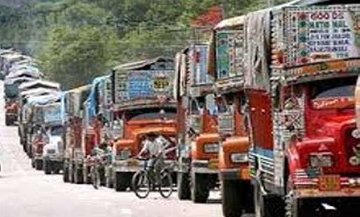 jammu srinagar nh reopens stranded vehicles cleared