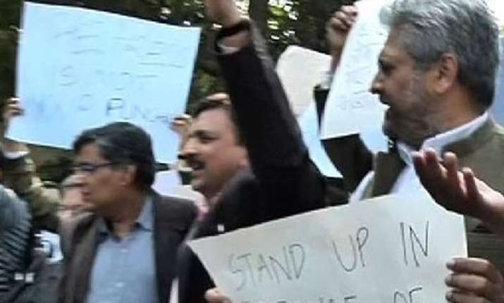 jnu row police registers fir in journalists attack case