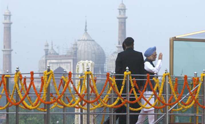 pm addresses nation from close enclosure at red fort