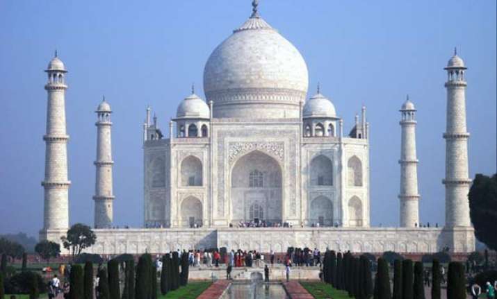 heritage experts say no to illumination of taj mahal